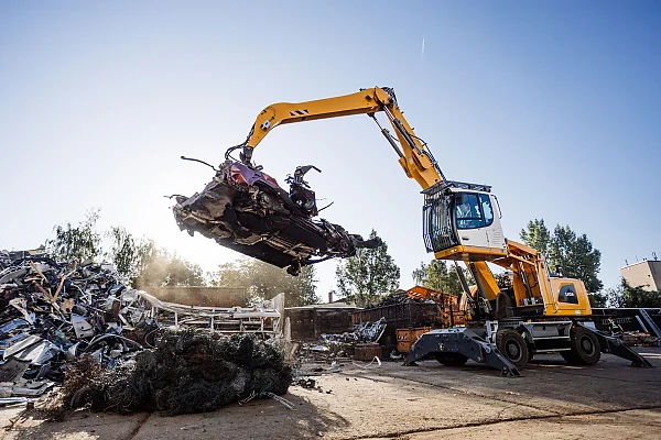 Autorecycling auf dem Werkhof der SMH Erfurt