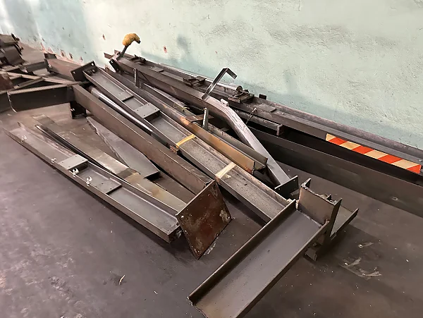 Demontage von Stahlträgern