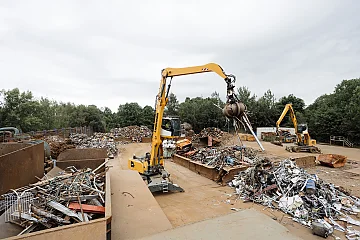 Blick auf den Schrottplatz der SMH Gera